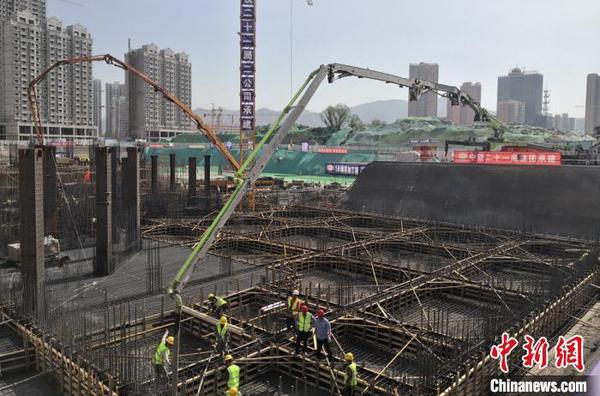 圖為正在建設(shè)的甘肅簡(jiǎn)牘博物館?！⒂裉?攝