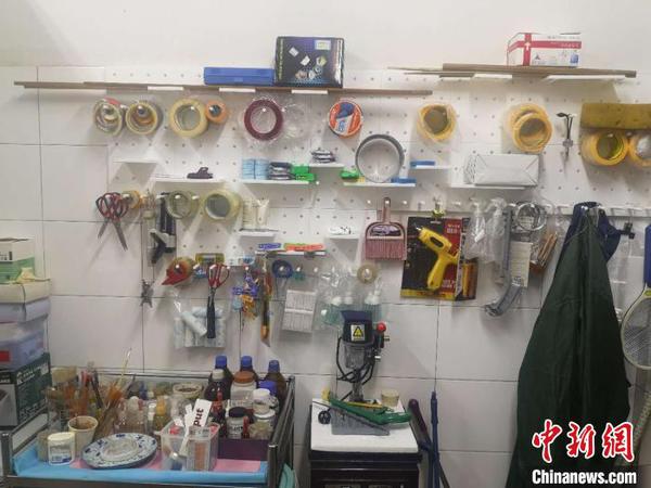 樓署紅的部分修復(fù)工具,。　童笑雨 攝
