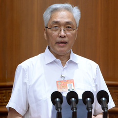 牛汝極常委：通過(guò)政策扶持助推 南疆四地州穩(wěn)定脫貧