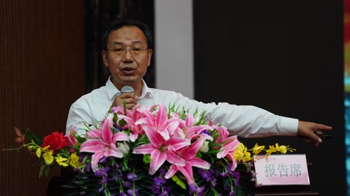青海省動(dòng)物疫病預(yù)防控制中心副主任蔡金山作主題發(fā)言