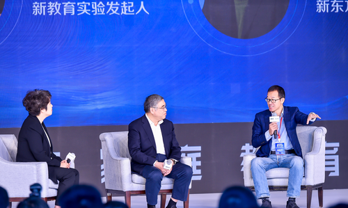 從左至右為張丹、朱永新,、俞敏洪