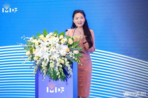 項(xiàng)目援助對(duì)象代表,、中央廣播電視總臺(tái)新聞中心夜間節(jié)目部副主任郭靜發(fā)言