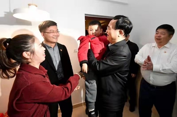 林寶金慰問(wèn)2020年市引進(jìn)生紀(jì)浩鵬一家,。
