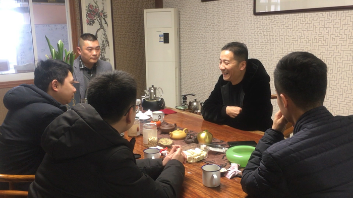 虞國(guó)新委員同員工一起座談