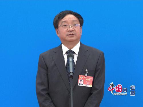 全國政協(xié)委員 中國工程院院士,，長江學(xué)者特聘教授,，中國農(nóng)業(yè)科學(xué)院副院長萬建民回答記者提問