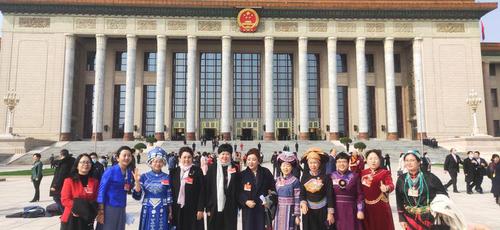 祝婦女委員三八婦女節(jié)快樂,！ 特邀委員記者 許進攝