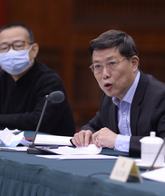 國(guó)務(wù)院參事,，友成企業(yè)家扶貧基金會(huì)常務(wù)副理事長(zhǎng)湯敏：  推動(dòng)?xùn)|西部產(chǎn)業(yè)轉(zhuǎn)移