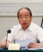 全國政協(xié)常委,，民盟海南省委會(huì)主委，海南省人大常委會(huì)副主任康耀紅：修訂博物館條例并盡快將其上升為國家法律