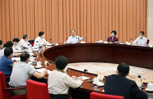 中共中央政治局常委、全國(guó)政協(xié)主席汪洋4日在京主持召開(kāi)會(huì)議,，聽(tīng)取全國(guó)政協(xié)專家協(xié)商會(huì)工作進(jìn)展情況的匯報(bào),。人民政協(xié)報(bào)·人民政協(xié)網(wǎng)記者賈寧 攝