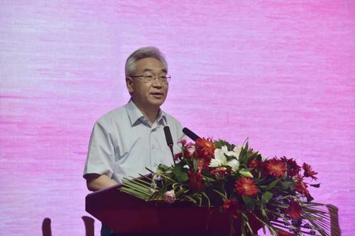 全國政協(xié)常委,、農(nóng)業(yè)農(nóng)村部副部長張?zhí)伊种罗o