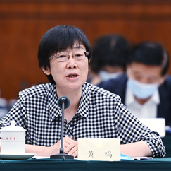 上海市政協(xié)常委,、提案委員會(huì)常務(wù)副主任黃鳴：盡快研究出臺(tái)國(guó)家層面長(zhǎng)期護(hù)理保險(xiǎn)制度頂層設(shè)計(jì)