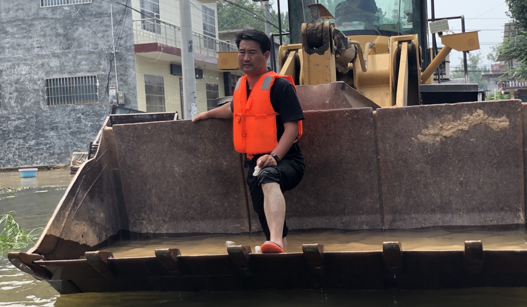 “危險來臨時,，我們必須沖到一線，給百姓以安心”