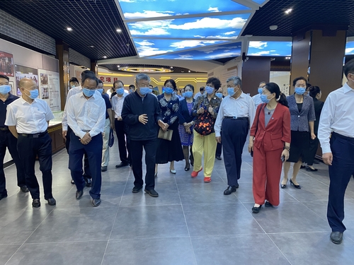 調研組考察蘭州新區(qū)佛慈醫(yī)藥產業(yè)發(fā)展集團(549982)-20210910153102