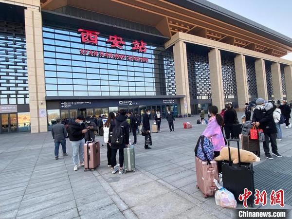 圖為西安火車站北廣場進站口,。　張一辰 攝