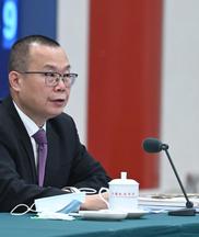 全國(guó)政協(xié)委員，民革廣東省委會(huì)副主委,，中山大學(xué)國(guó)際金融學(xué)院企業(yè)國(guó)際化與公司治理研究中心主任兼企管系主任吳培冠：全社會(huì)共同努力提高未成年人心理健康水平
