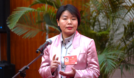 內(nèi)蒙古自治區(qū)政協(xié)委員丁彩霞：要打破行業(yè)協(xié)會(huì)的自我封閉狀態(tài) 適度引入社會(huì)監(jiān)督