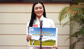 內(nèi)蒙古自治區(qū)政協(xié)委員王金梅：新聞工作者要把筆尖和鏡頭對(duì)準(zhǔn)最合適的人