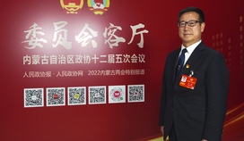 內(nèi)蒙古自治區(qū)政協(xié)委員白顥：政協(xié)委員要主動(dòng)走進(jìn)尋常百姓家,、過(guò)問(wèn)家長(zhǎng)里短事