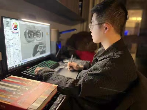 2  “90后”政協(xié)委員張?zhí)靷愡B夜創(chuàng)作平湖抗疫畫作