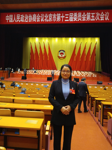 照片四：在北京市政協(xié)十三屆五次會議會場