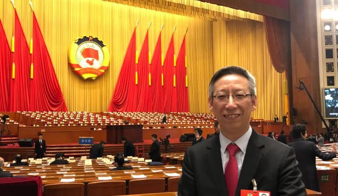 四十多年了,，大學(xué)時期的這冊手抄書,，他一直留著,！