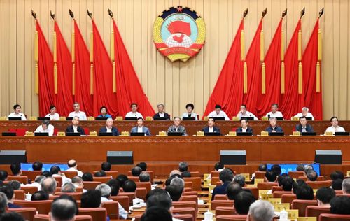 政協第十三屆全國委員會常務委員會第二十三次會議24日在京閉幕，會議以“堅持實施就業(yè)優(yōu)先政策”為主題協商議政,。中共中央政治局常委,、全國政協主席汪洋主持閉幕會并講話。人民政協報·人民政協網記者 賈寧 攝