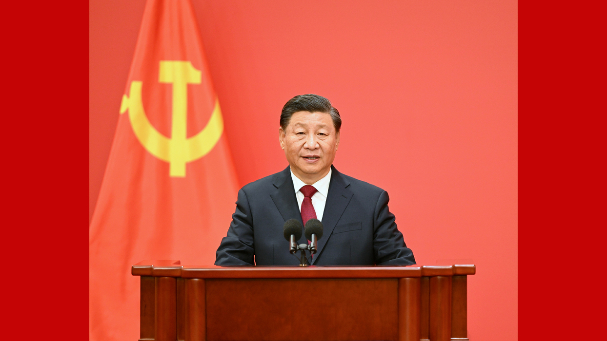 習(xí)近平等二十屆中共中央政治局常委同中外記者見面