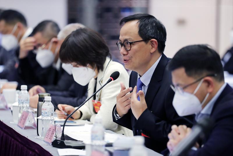 分組討論省政府工作報(bào)告