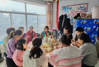 新春走基層 | 特殊的“全家?！薄缭?00公里的親情
