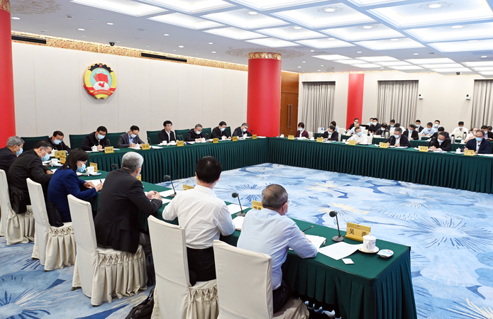 全國(guó)政協(xié)召開遠(yuǎn)程協(xié)商會(huì) 圍繞“促進(jìn)優(yōu)質(zhì)醫(yī)療資源擴(kuò)容和區(qū)域均衡布局”協(xié)商議政  王滬寧主持