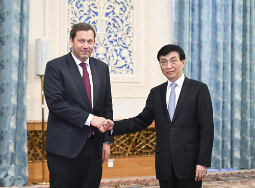 （時政）王滬寧會見德國社民黨代表團(2393759)-20230606172053