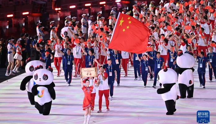 中國大學(xué)生體育代表團(tuán)在開幕式上入場(chǎng)