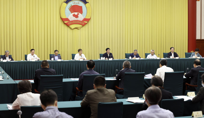 全國政協(xié)召開雙周協(xié)商座談會 圍繞“中小學教研體系建設(shè)”協(xié)商議政 王滬寧主持