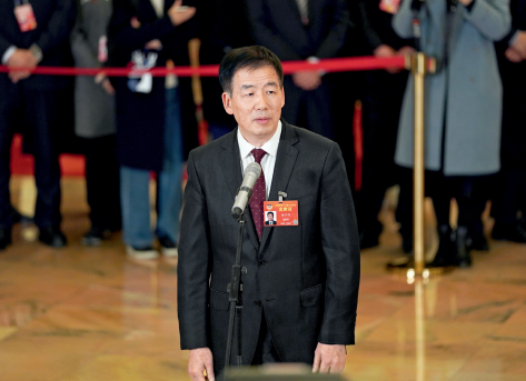 2019 年 3 月,，全國政協(xié)委員、臺盟中央常委駱沙鳴在全國政協(xié)第十三屆二次會議“委 員通道”接受中外媒體記者的集體采訪