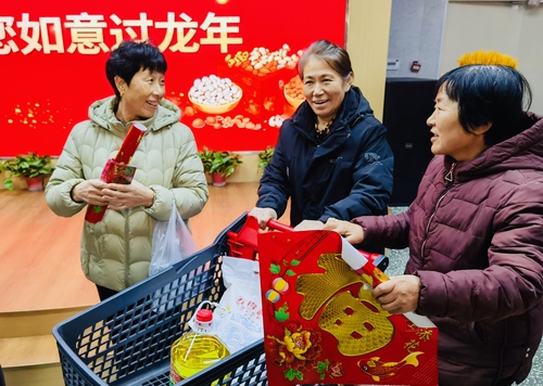 （新春走基層欄目）“走，一起進城買年貨,！(3855015)-20240207092347