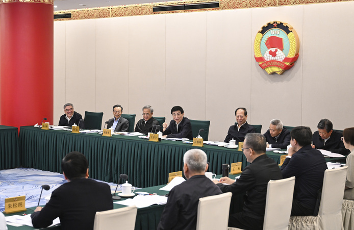 全國政協(xié)召開遠(yuǎn)程協(xié)商會 圍繞“深化人工智能多場景應(yīng)用，提升現(xiàn)代產(chǎn)業(yè)高質(zhì)量發(fā)展水平”協(xié)商議政 王滬寧主持