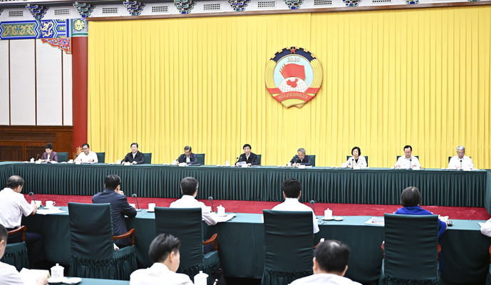 全國政協(xié)召開雙周協(xié)商座談會 圍繞統(tǒng)籌鄉(xiāng)村基礎設施和公共服務布局協(xié)商議政 王滬寧主持