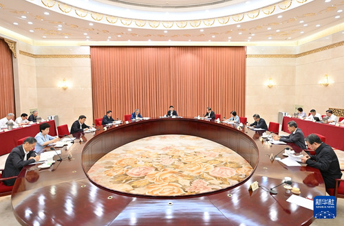 ?7月19日,，中共全國政協(xié)黨組在北京召開會議,，傳達(dá)學(xué)習(xí)貫徹黨的二十屆三中全會精神，傳達(dá)學(xué)習(xí)習(xí)近平總書記在全會上的重要講話精神,，結(jié)合政協(xié)實際，研究部署貫徹落實具體舉措,。中共中央政治局常委,、全國政協(xié)主席、黨組書記王滬寧主持并講話,。新華社記者 李響 攝