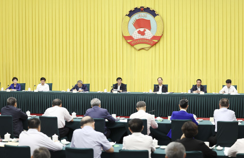 7月22日,，全國政協(xié)在北京召開2024年上半年宏觀經(jīng)濟形勢分析座談會,，中共中央政治局常委、全國政協(xié)主席王滬寧出席并講話,。