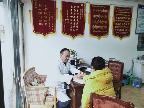 貢布多杰