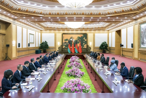 9月3日上午,，國家主席習近平在北京人民大會堂會見來華出席中非合作論壇北京峰會的馬拉維總統(tǒng)查克維拉,。 新華社記者 翟健嵐 攝