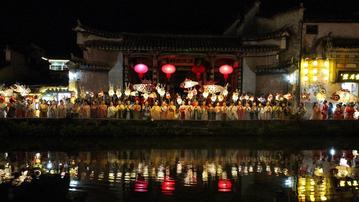 故鄉(xiāng)月映照海峽情——在臺(tái)大陸鄉(xiāng)親的中秋寄思