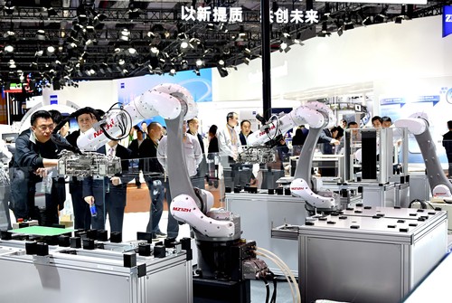 日本那智不二越展出的工業(yè)機器人,。(5661109)-20241108084831