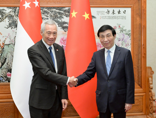 王滬寧會(huì)見新加坡國務(wù)資政李顯龍(5793464)-20241126224913