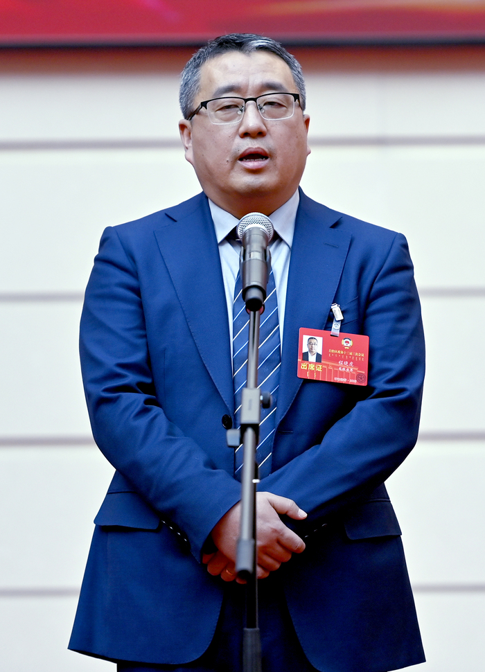 自治區(qū)政協(xié)委員、赤峰東榮羊絨發(fā)展（集團(tuán)）有限公司總經(jīng)理程曉虎