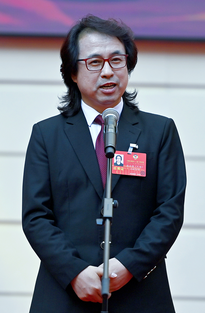 自治區(qū)政協(xié)常委,、青年歌唱家張永強(qiáng)