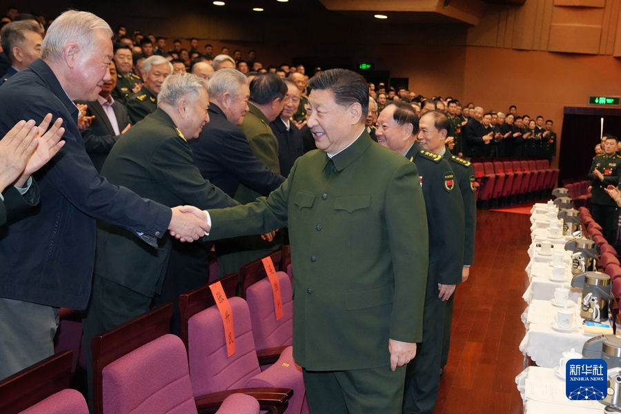 中央軍委舉行慰問駐京部隊老干部迎新春文藝演出 習(xí)近平向全軍老同志祝賀新春