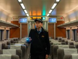 新春走基層丨一名動(dòng)車(chē)組隨車(chē)機(jī)械師的十年春運(yùn)路