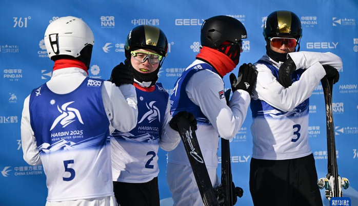 亞冬會丨自由式滑雪——中國選手包攬男子個人空中技巧冠亞季軍