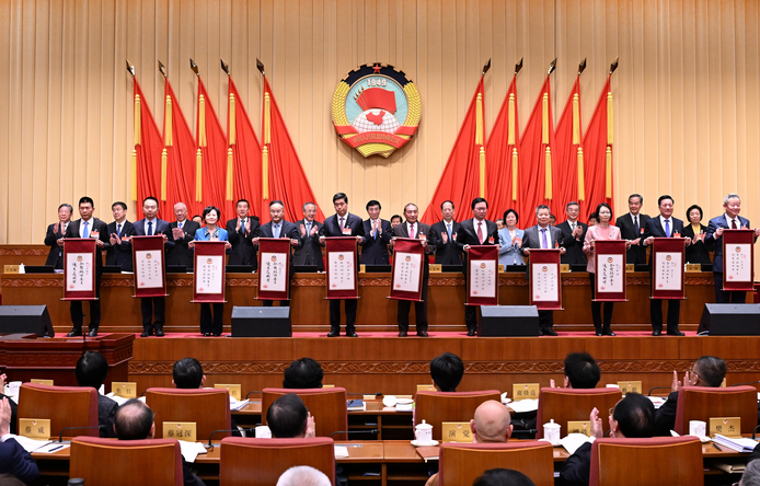 2024年度全國(guó)政協(xié)委員優(yōu)秀履職獎(jiǎng)表彰儀式在京舉行 王滬寧為獲獎(jiǎng)?wù)f(xié)委員頒獎(jiǎng)